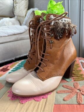 André Baronne Leather artisan Lace-Up Ankle Boots Feather Trim made Portugal 38